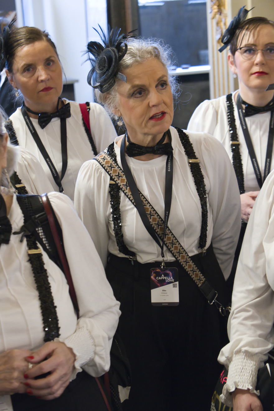 Lady Elke fragt genau nach